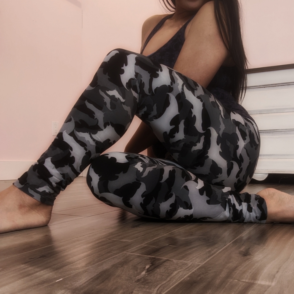 ❄️3/$30 Bat Print Leggings